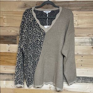 DAVI & DANI size Large Taupe & Black Leopard-Panel Soft Stretchy V-Neck Sweater